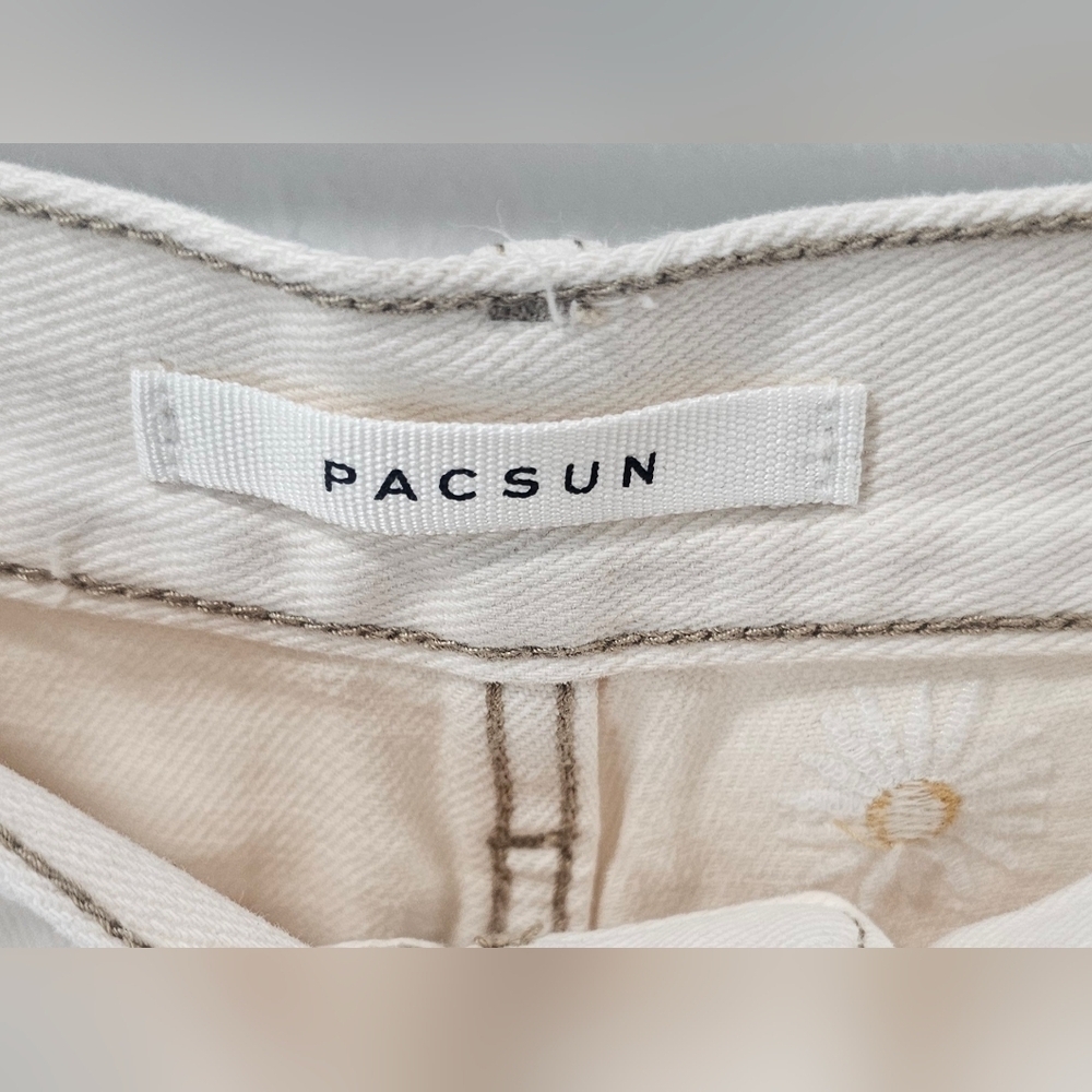 PacSun Daisy Embroidered Ultra High Waisted Vintage Denim ShortsSize 29 NWT - Picture 7 of 16